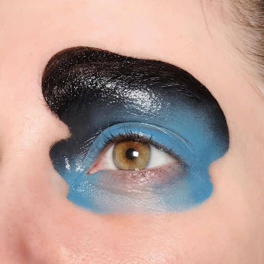 Eszter Domonkos creates art on your eye - submissionbeauty